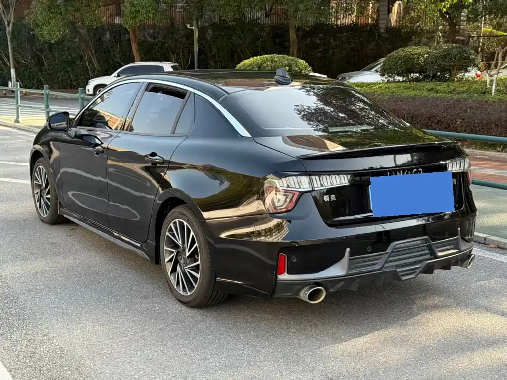 Lynk & Co 03 2021 1.5TD DCT Plus купить на сайте DeffCars