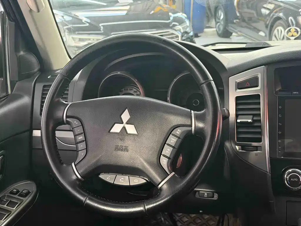 Pajero imported 2020 3.0L automatic standard version купить на сайте DeffCars