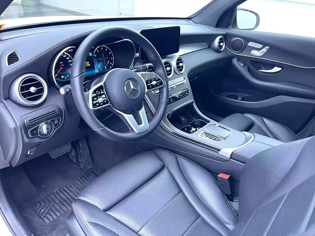 Mercedes-Benz GLC Coupe 2021 GLC 300 4MATIC Coupe SUV купить на сайте DeffCars