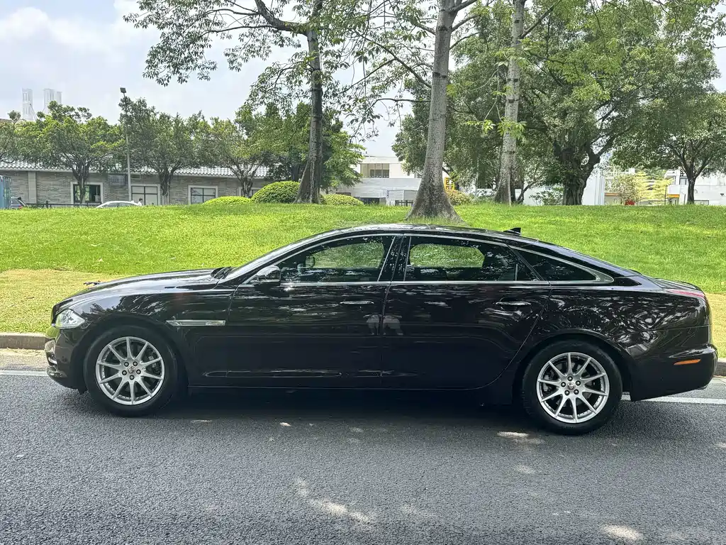 Jaguar XJ 2014 XJL 2.0T two-wheel drive elegant business version купить на сайте DeffCars