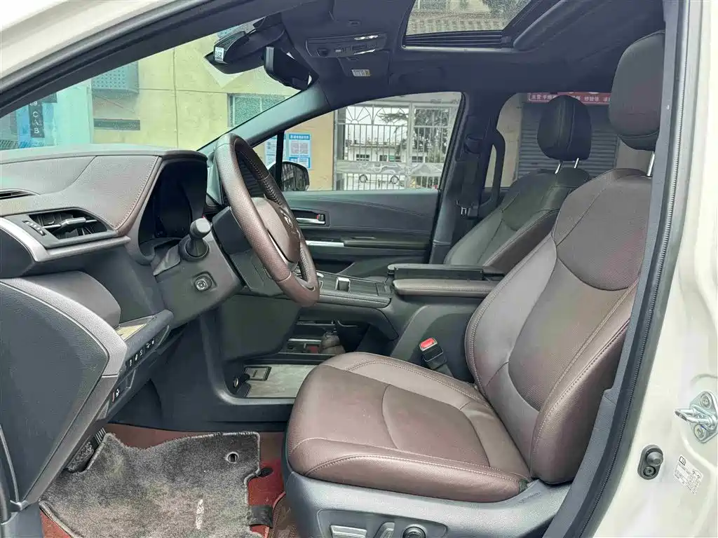 SIENNA 2023 2.5L Hybrid Platinum Edition купить на сайте DeffCars