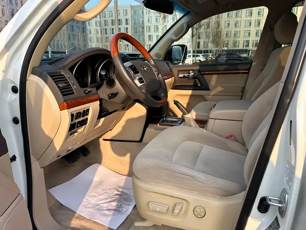 Land Cruiser imported 2015 4.0L V6 Middle East Limited Edition купить на сайте DeffCars