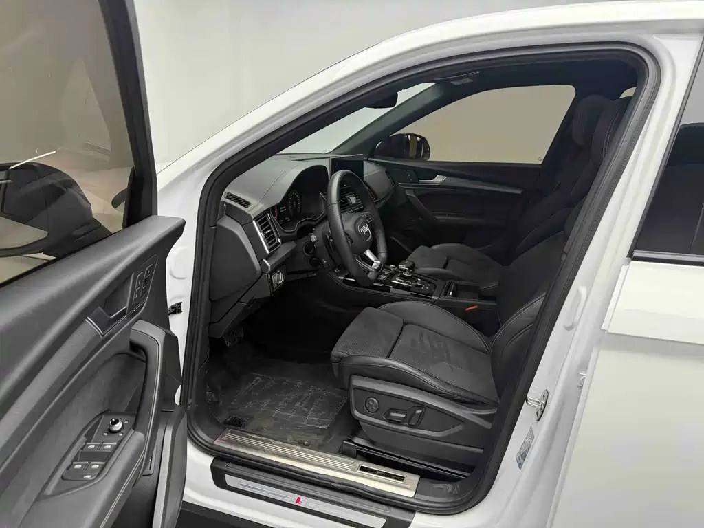Audi Q5L Sportback 2021 40 TFSI luxury model купить на сайте DeffCars