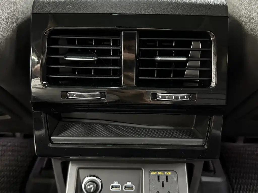 Touareg 2019 2.0TSI Sharp Wing Edition National VI купить на сайте DeffCars