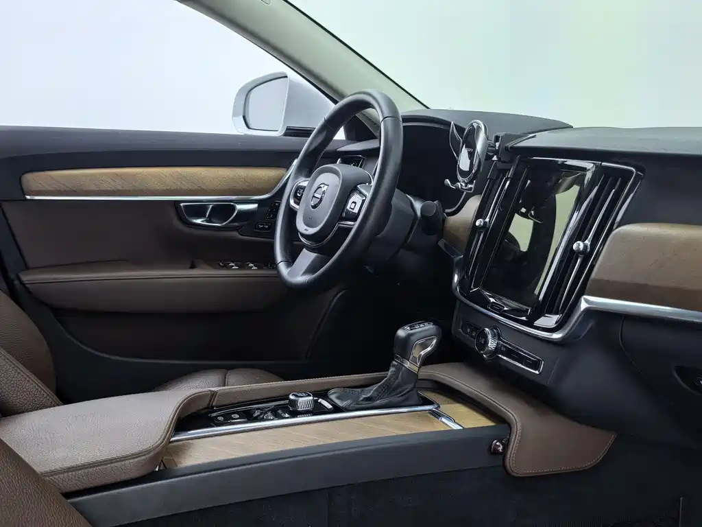 Volvo S90 2020 T5 Zhiyi Luxury Edition купить на сайте DeffCars