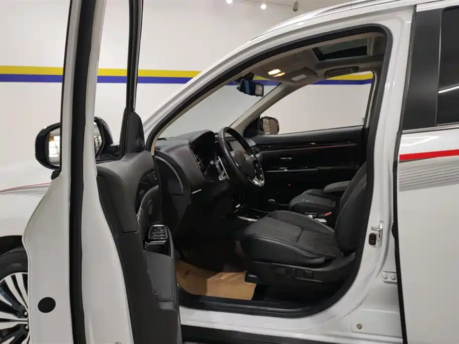 Outlander 2021 2.4L four-wheel drive exclusive version, 5 seats купить на сайте DeffCars