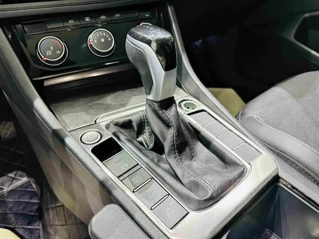 Sagitar 2021 280TSI DSG 30th Anniversary Edition купить на сайте DeffCars