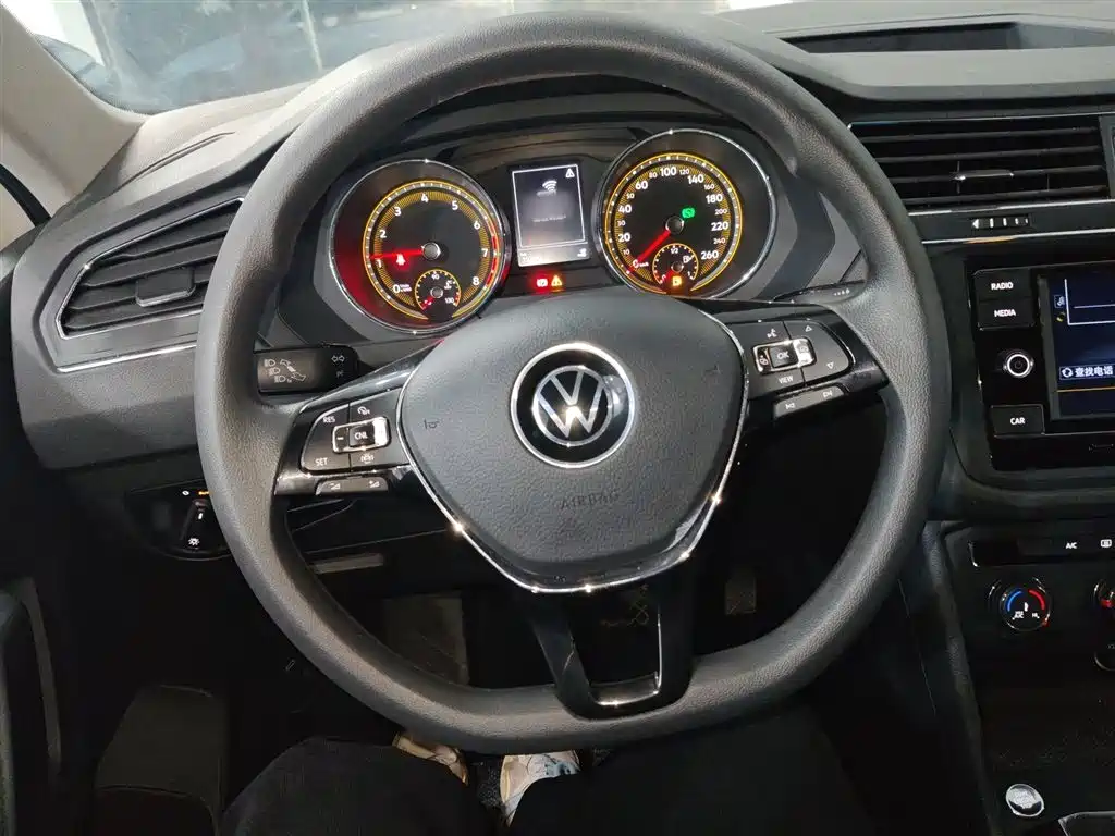 Tiguan L 2021 330TSI automatic two-wheel drive comfort version купить на сайте DeffCars