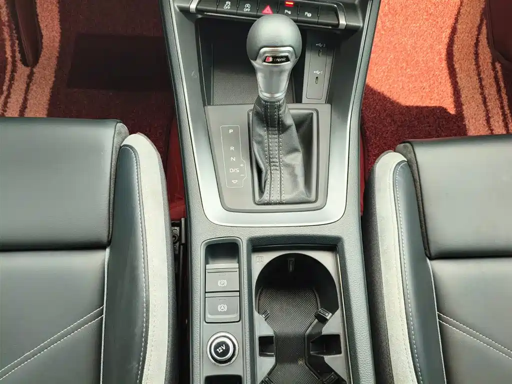 Audi Q3 2024 35 TFSI Fashionable and Dynamic купить на сайте DeffCars