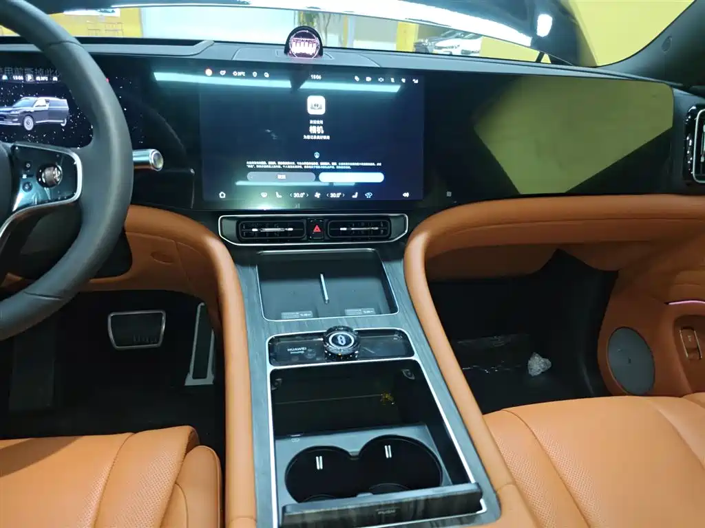 Wenjie M9 2025 extended range Ultra version 52kWh 6-seater version 192-line lidar) купить на сайте DeffCars