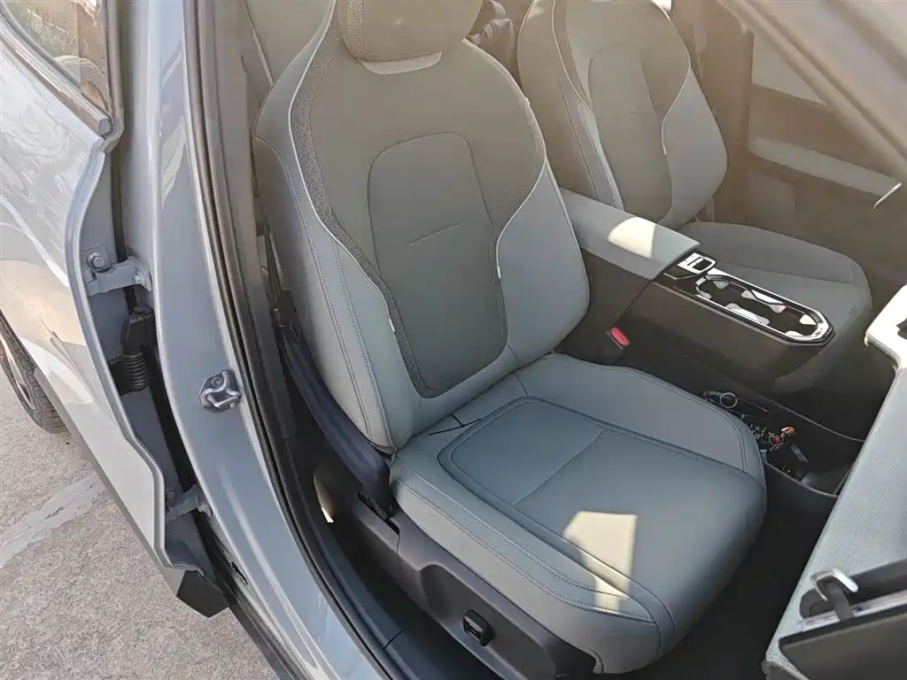 Volvo EX30 2025 rear-wheel drive long-range version Ultra купить на сайте DeffCars