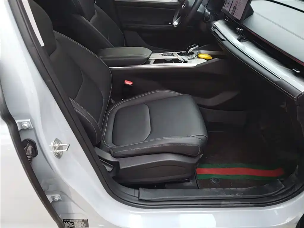Emgrand L HiP 2024 Longteng Edition 1.5TD-DHT Pro 100KM Beyond Type купить на сайте DeffCars