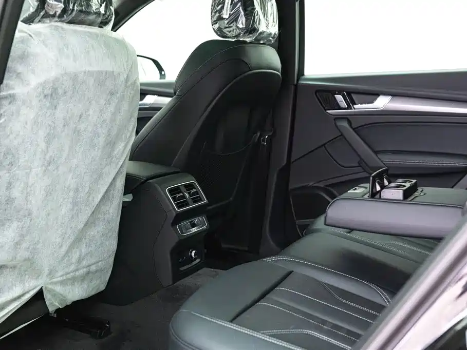 Audi Q5L 2026 45th Anniversary Collector's Edition 45 TFSI Luxurious and Dynamic купить на сайте DeffCars