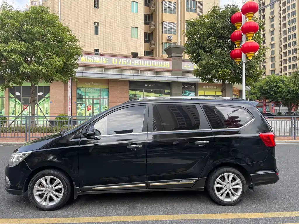 Baojun 730 2016 1.5L manual comfort type 7 seats National V купить на сайте DeffCars