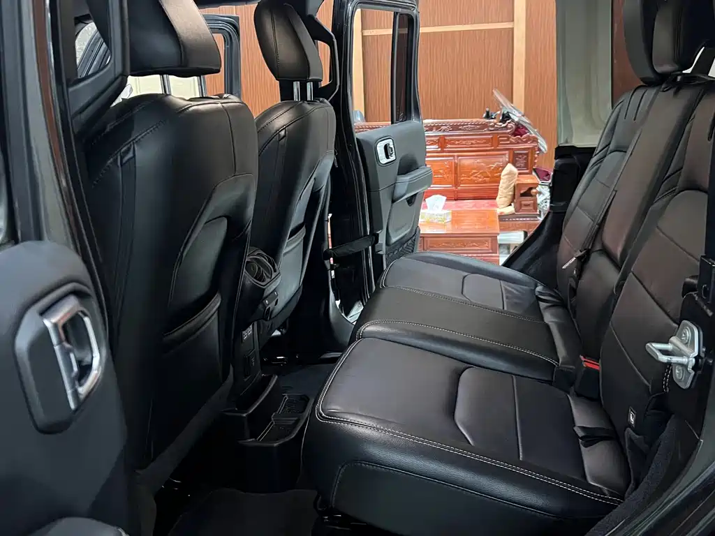 Wrangler New Energy 2021 Four-door 2.0T 4xe Sahara купить на сайте DeffCars