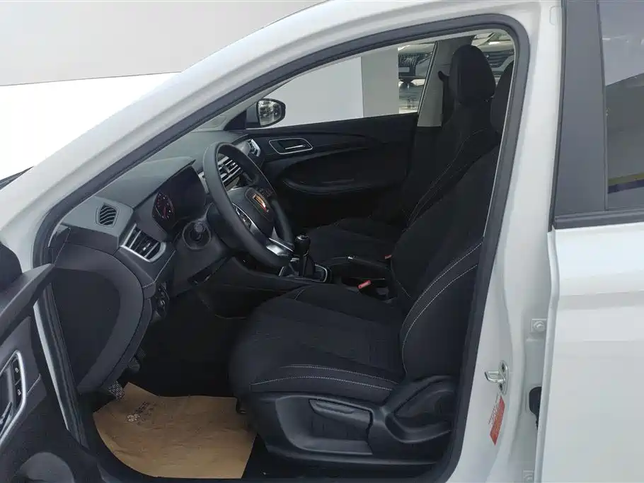 Roewe i5 2020 1.5L manual 4G Internet leading version купить на сайте DeffCars