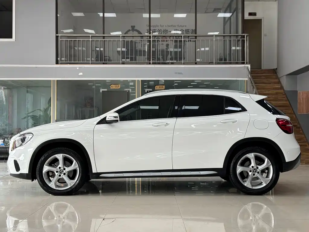 Mercedes-Benz GLA 2018 GLA 200 Fashion Model купить на сайте DeffCars