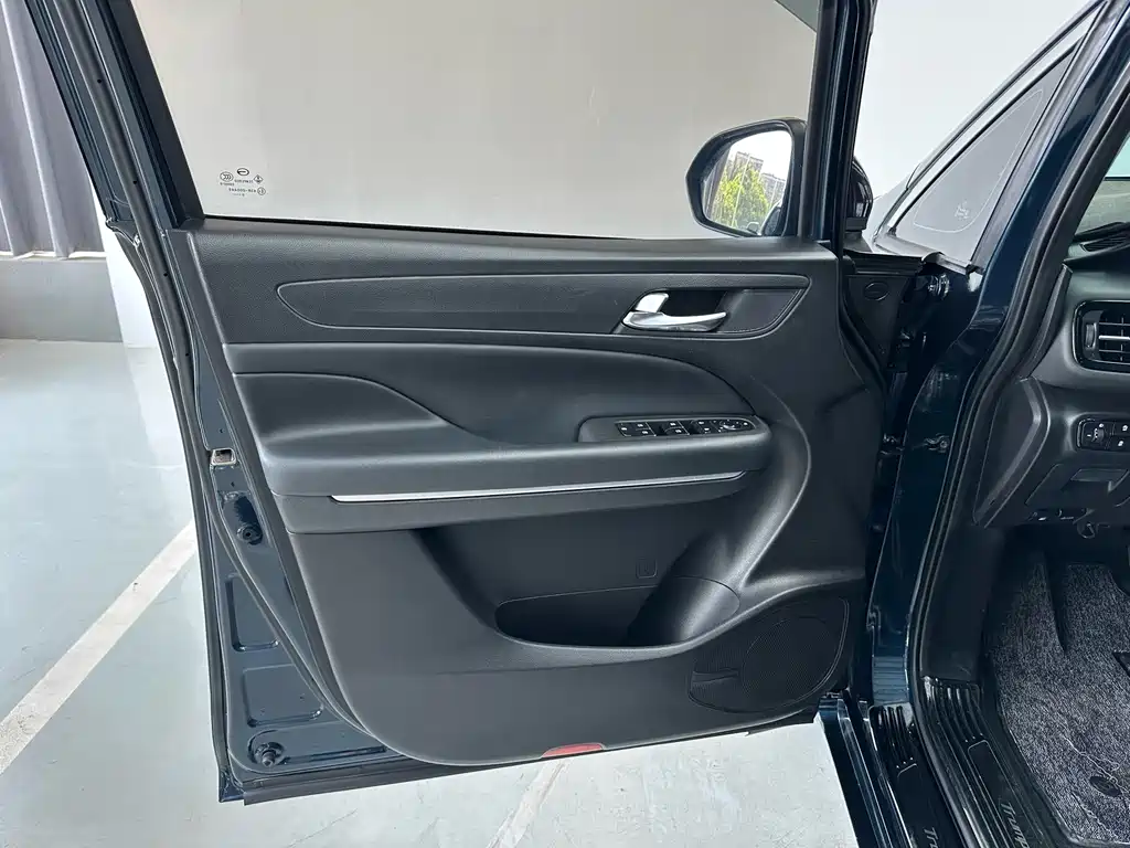Trumpchi M6 2019 270T Automatic Exclusive Edition (seven seats) National V купить на сайте DeffCars