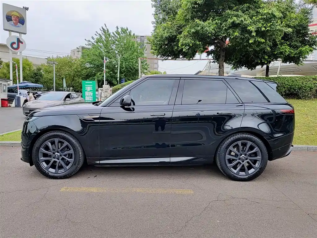 Range Rover Sport 2023 400PS Dynamic SE купить на сайте DeffCars