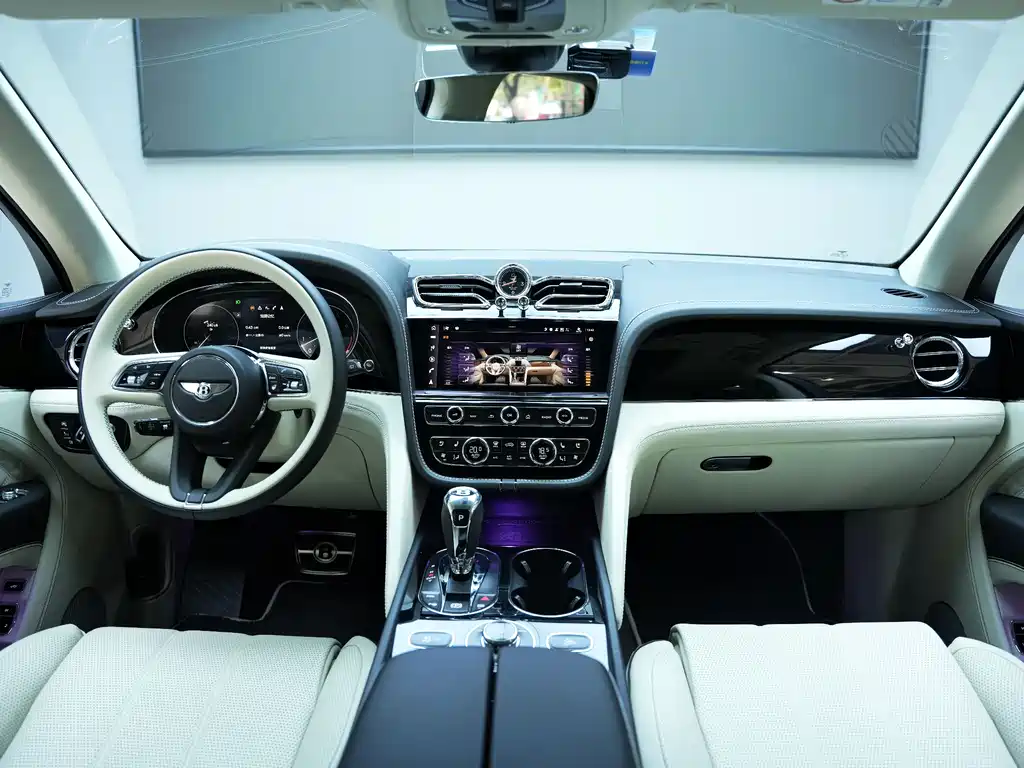 Bentayga 2024 4.0T V8 купить на сайте DeffCars