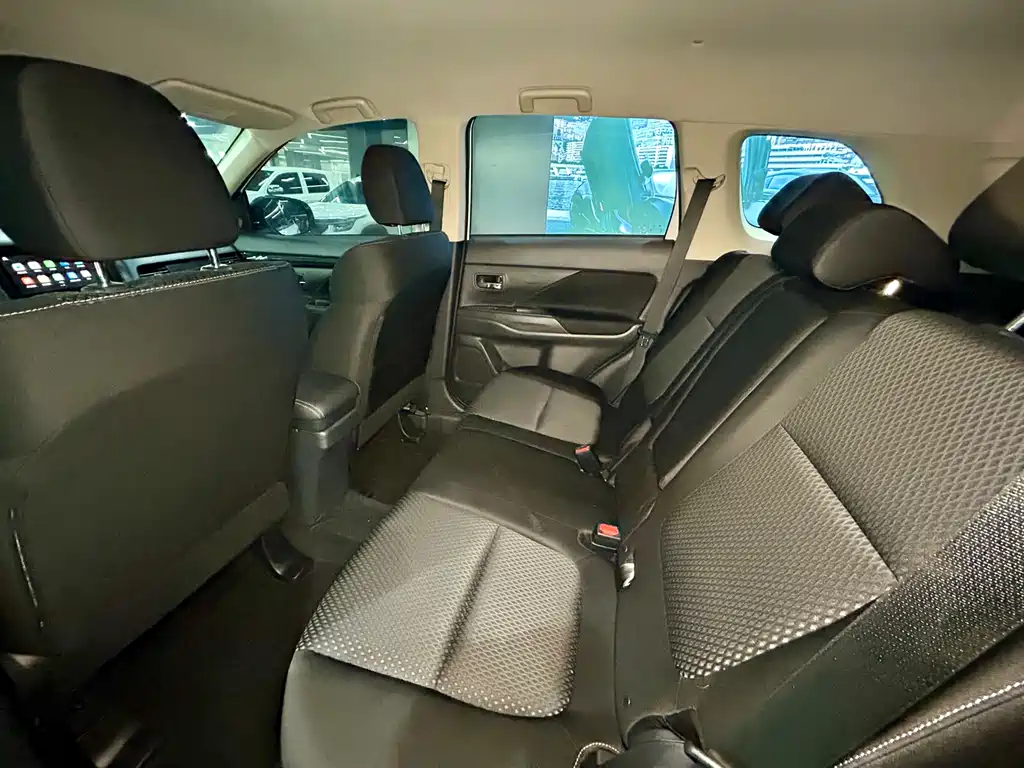 Outlander 2021 facelift 2.0L 2WD smooth version 5 seats купить на сайте DeffCars