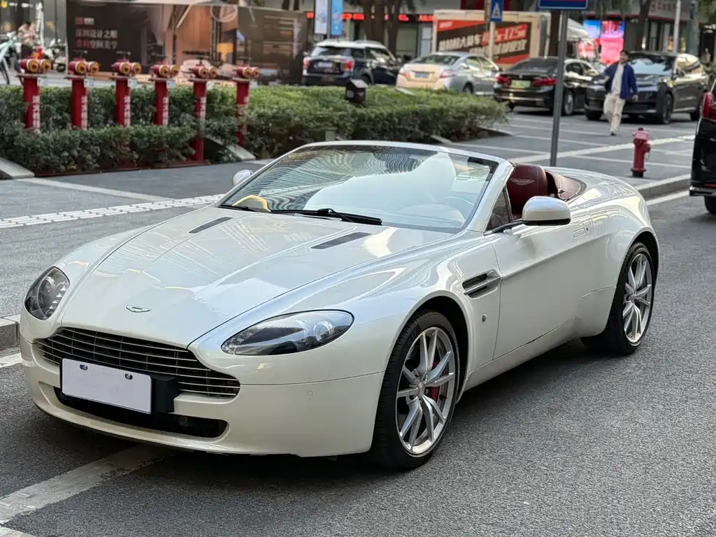 V8 Vantage 2011款 4.7L Sportshift Roadster купить на сайте DeffCars