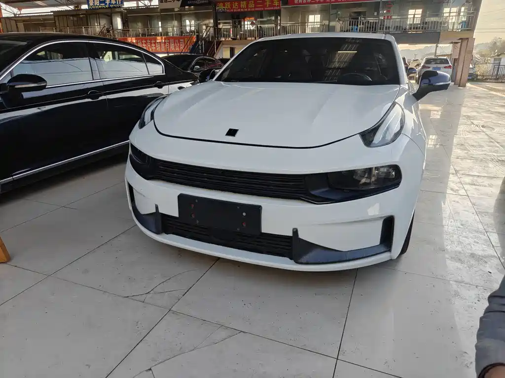 Lynk & Co 03 2020 1.5TD DCT Powerful Edition купить на сайте DeffCars