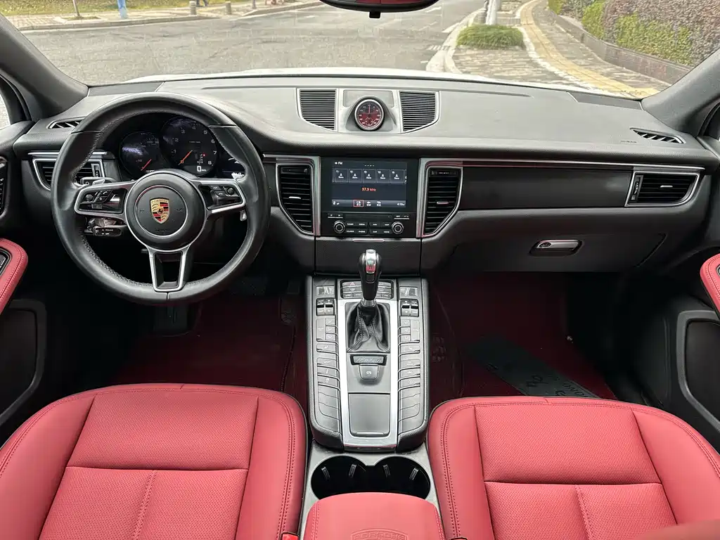 Macan 2017 Macan 2.0T купить на сайте DeffCars