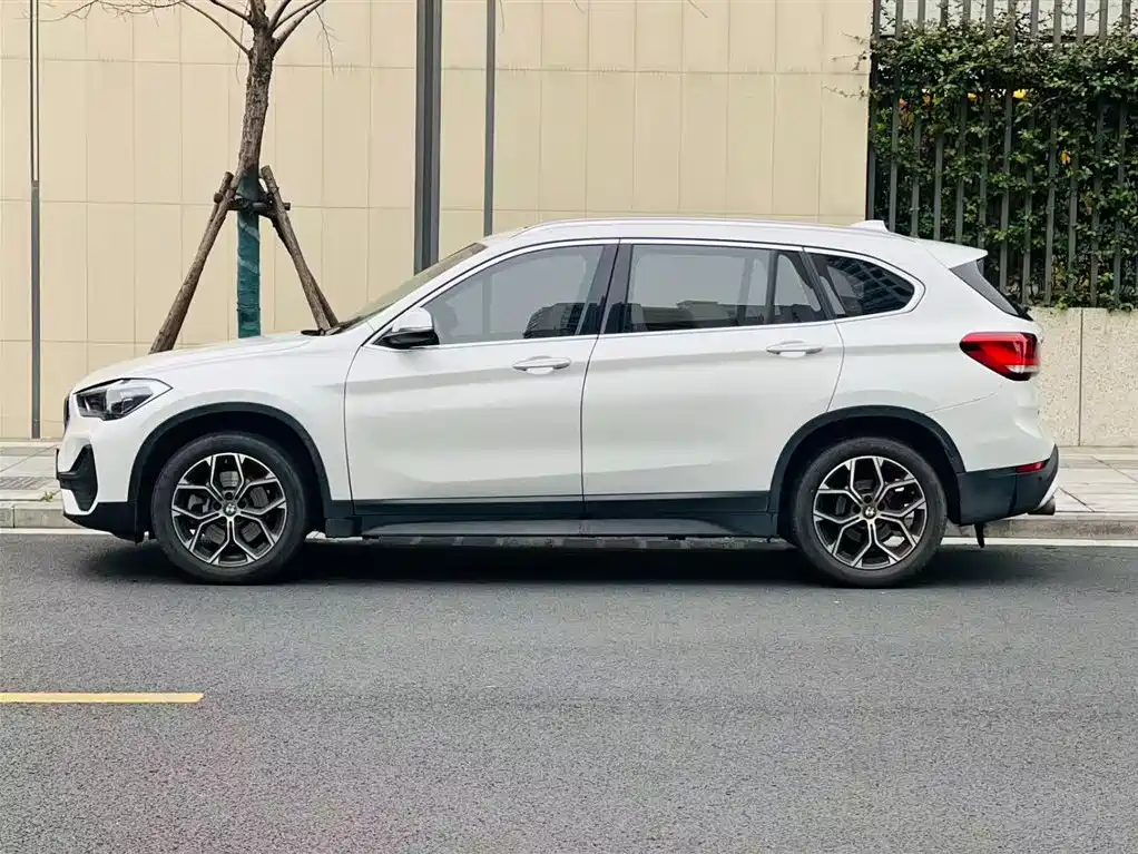 BMW X1 2022 sDrive25Li Leading Model купить на сайте DeffCars