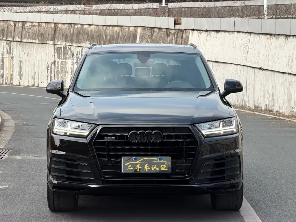 Audi Q7 2019 55 TFSI S line sports model купить на сайте DeffCars