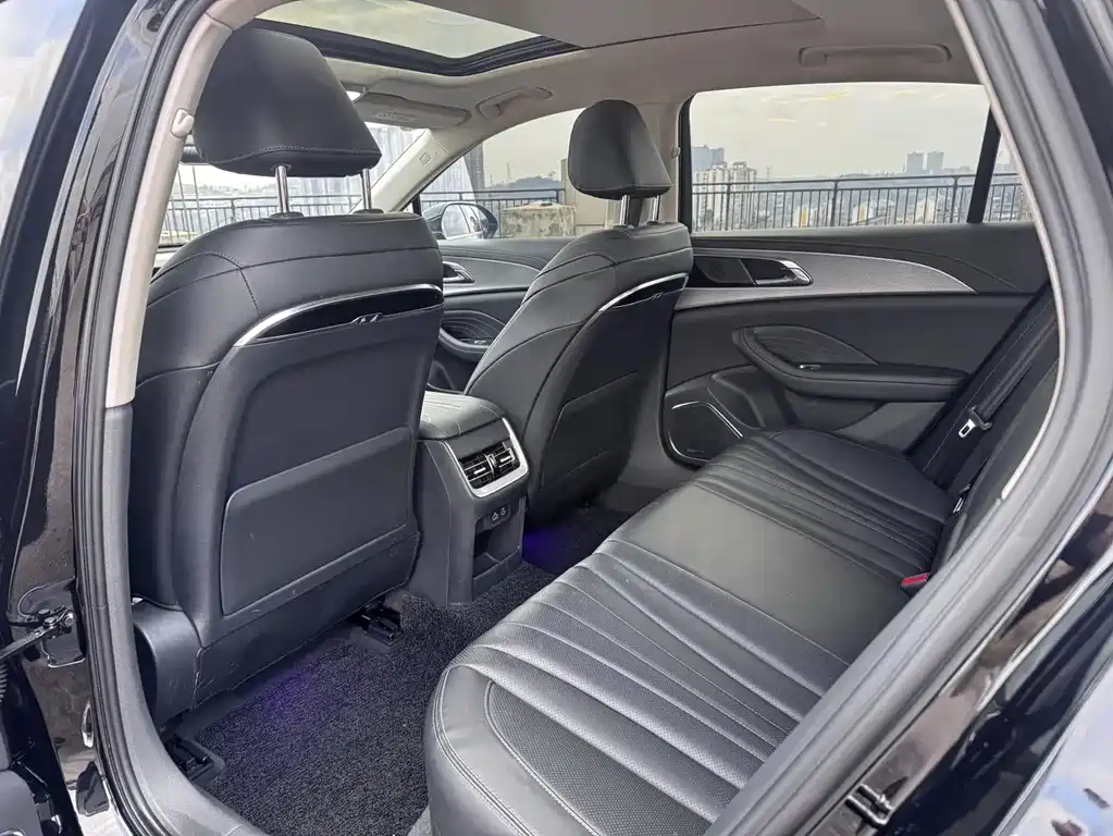 Hongqi H5 2023 1.5T DCT Zhilian Qiyue Edition купить на сайте DeffCars