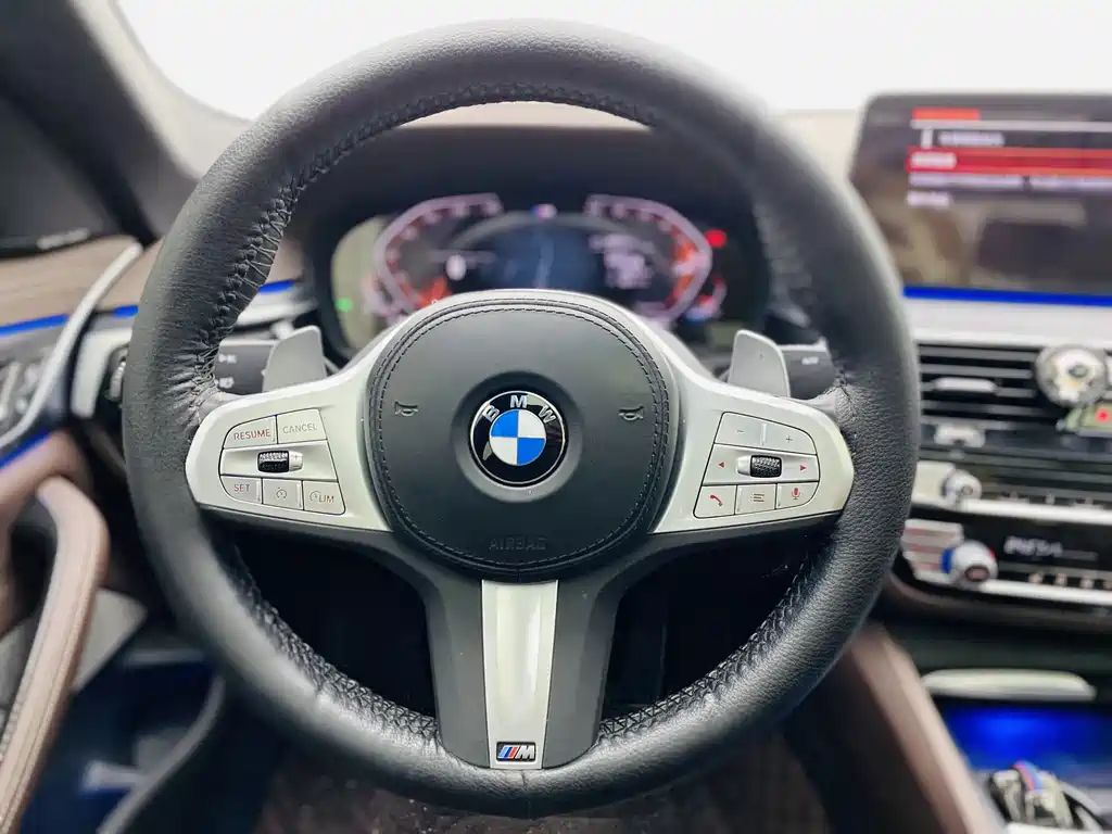 BMW 5 Series 2023 530Li Leading M Sports Package купить на сайте DeffCars