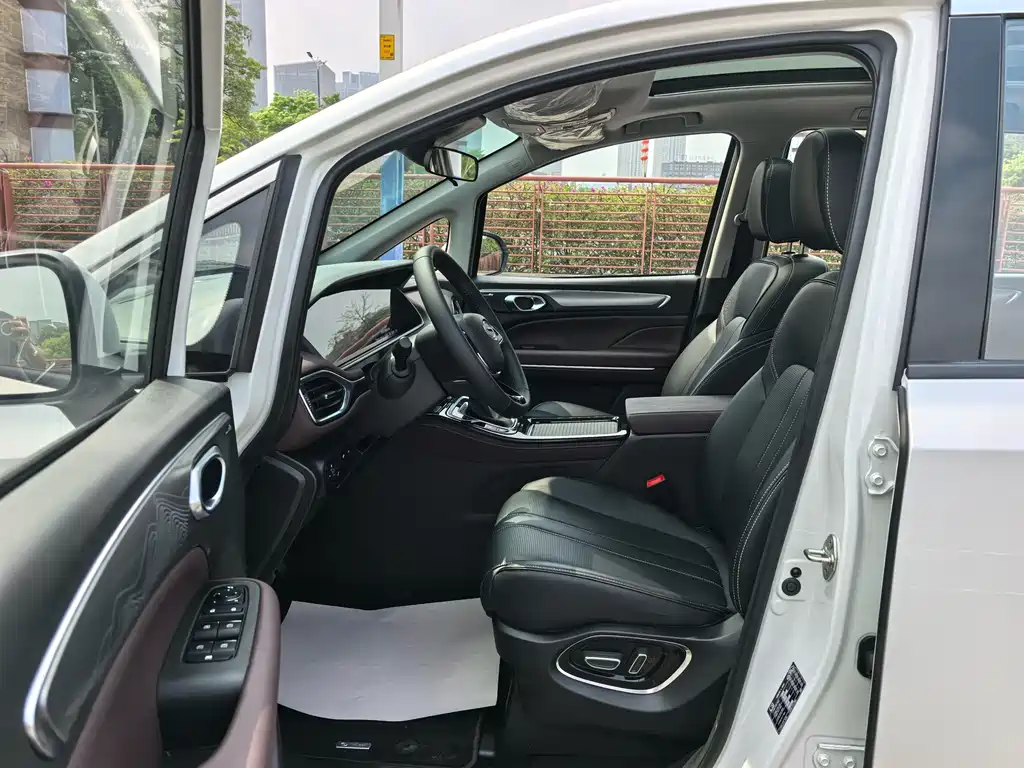 Trumpchi M6 2023 PRO 270T DCT Exclusive Edition купить на сайте DeffCars