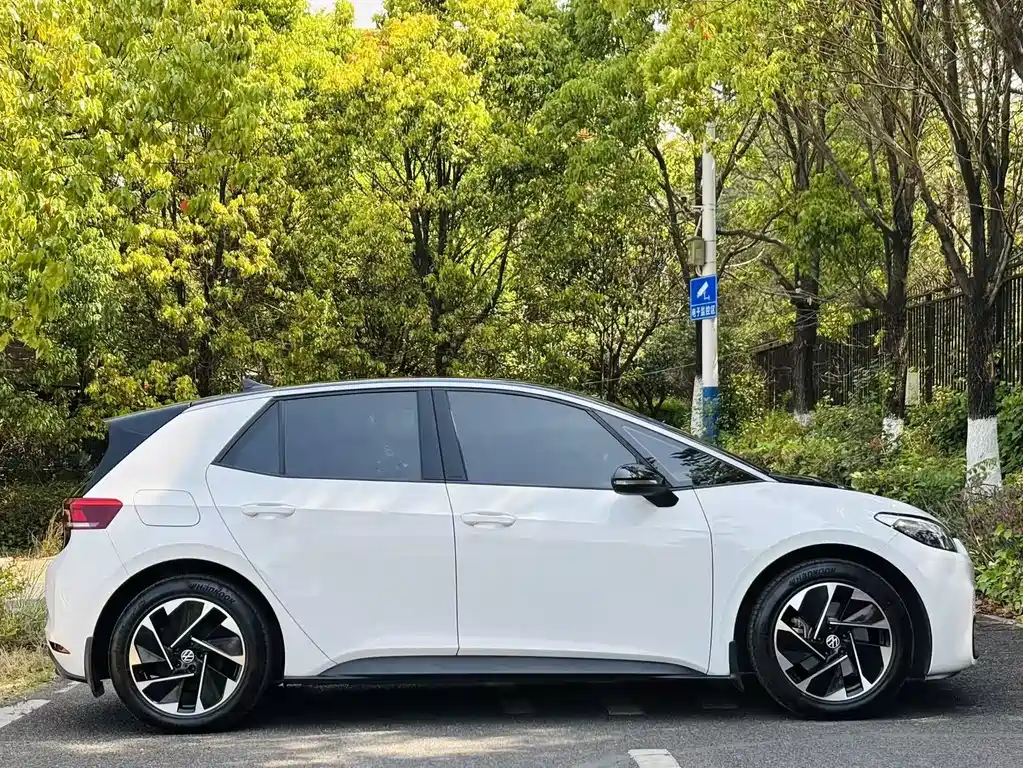 Volkswagen ID.3 2024 Outstanding Edition купить на сайте DeffCars