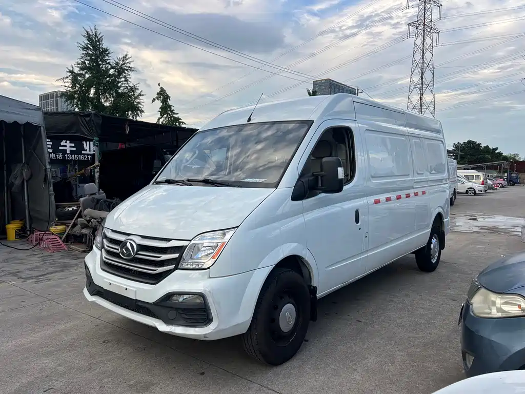 Xintu V80 2021 2.0T PLUS manual van VAN long axis mid-roof 3 seats купить на сайте DeffCars