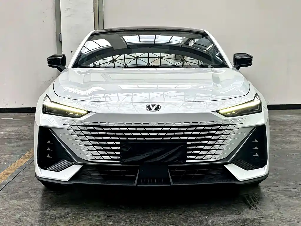 Changan UNI-V 2023 1.5T premium model купить на сайте DeffCars