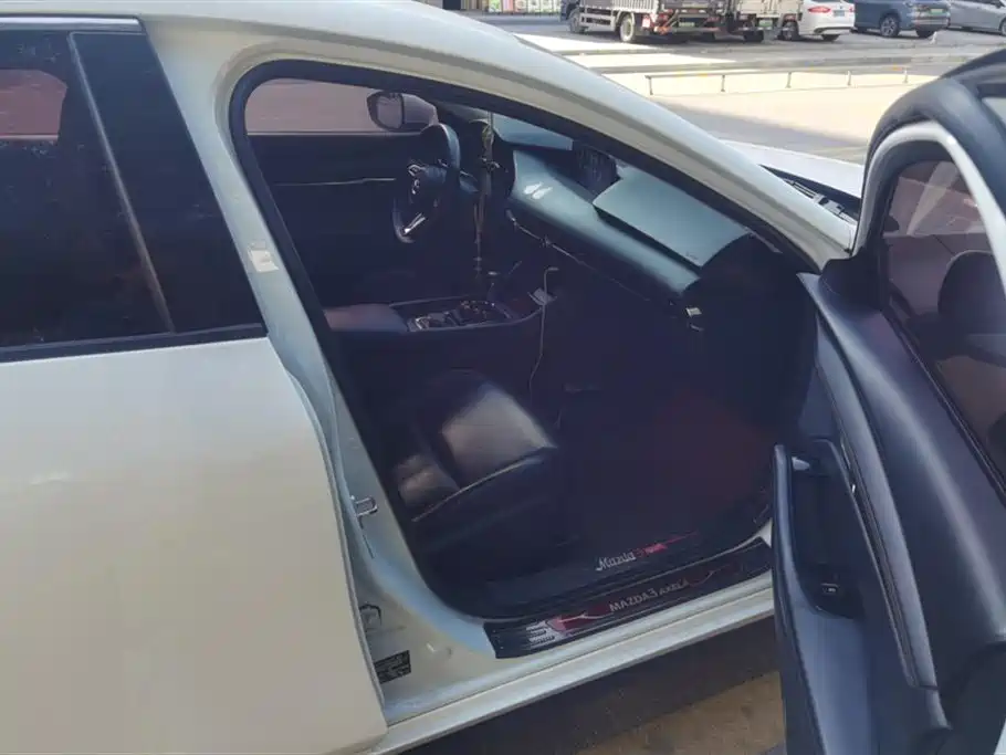 Mazda3 Angkesela 2020 2.0L Automatic Premium Edition купить на сайте DeffCars