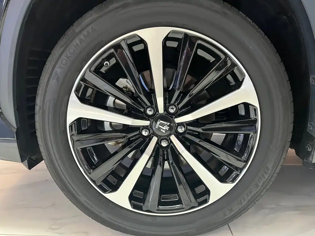 Crown Lufang 2023 2.5L HEV four-wheel drive luxury version купить на сайте DeffCars