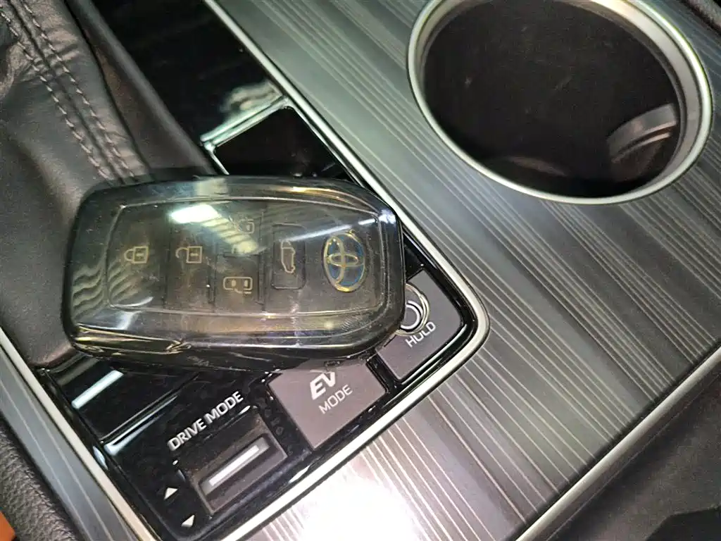 SIENNA 2023 2.5L Hybrid Premium Edition купить на сайте DeffCars