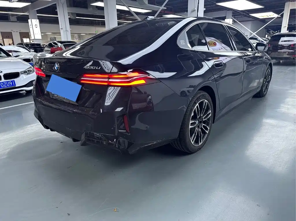 BMW 5 Series 2025 530Li Leading M Sports Package купить на сайте DeffCars