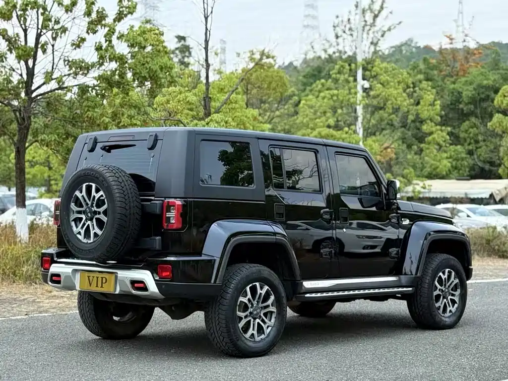 Beijing off-road BJ40 2023 2.0T automatic four-wheel drive city hunter version knight type купить на сайте DeffCars