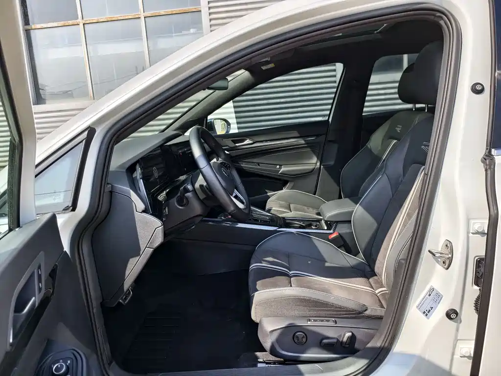 Golf 2023 280TSI DSG R-Line купить на сайте DeffCars