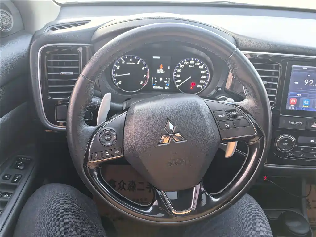 Outlander 2016 2.4L four-wheel drive luxury version 7 seats купить на сайте DeffCars