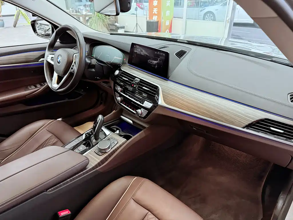 BMW 5 Series New Energy 2019 530Le Luxury Package купить на сайте DeffCars