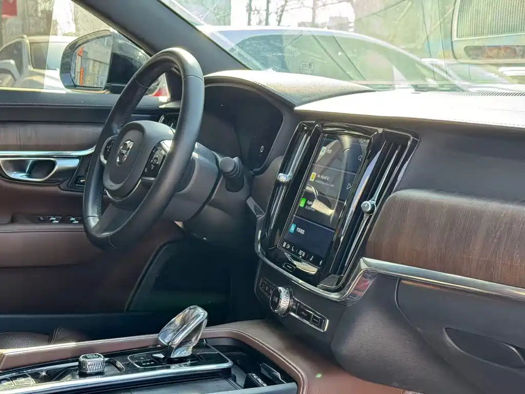 Volvo S90 2023 B5 Zhiyuan Luxury Edition купить на сайте DeffCars