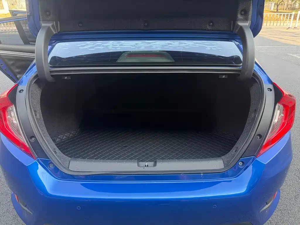 Civic 2016 220TURBO CVT Deluxe Edition купить на сайте DeffCars