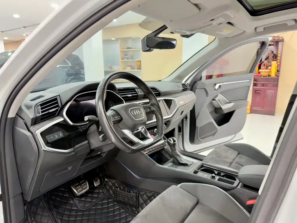 Audi Q3 2023 facelift 40 TFSI stylish and dynamic купить на сайте DeffCars
