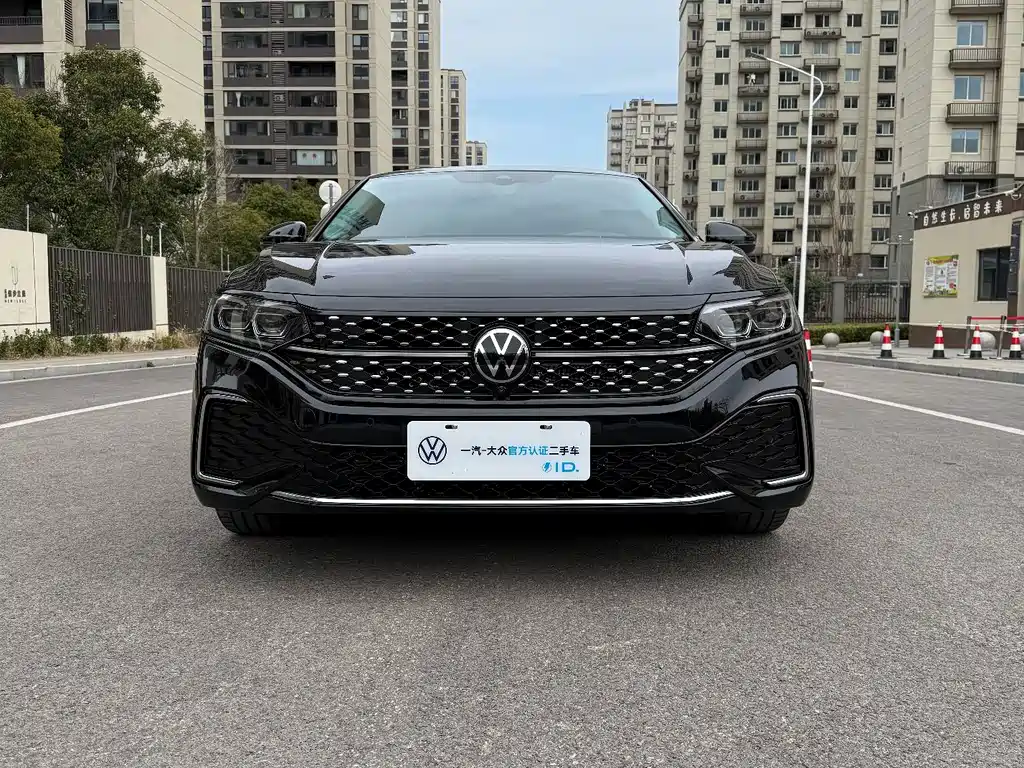 Passat 2023 330TSI Starry Sky Deluxe Edition купить на сайте DeffCars