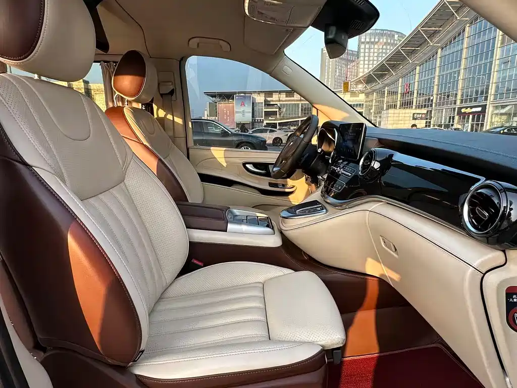 Mercedes-Benz V-Class 2022 V 260 L Long Wheelbase Premium Edition купить на сайте DeffCars