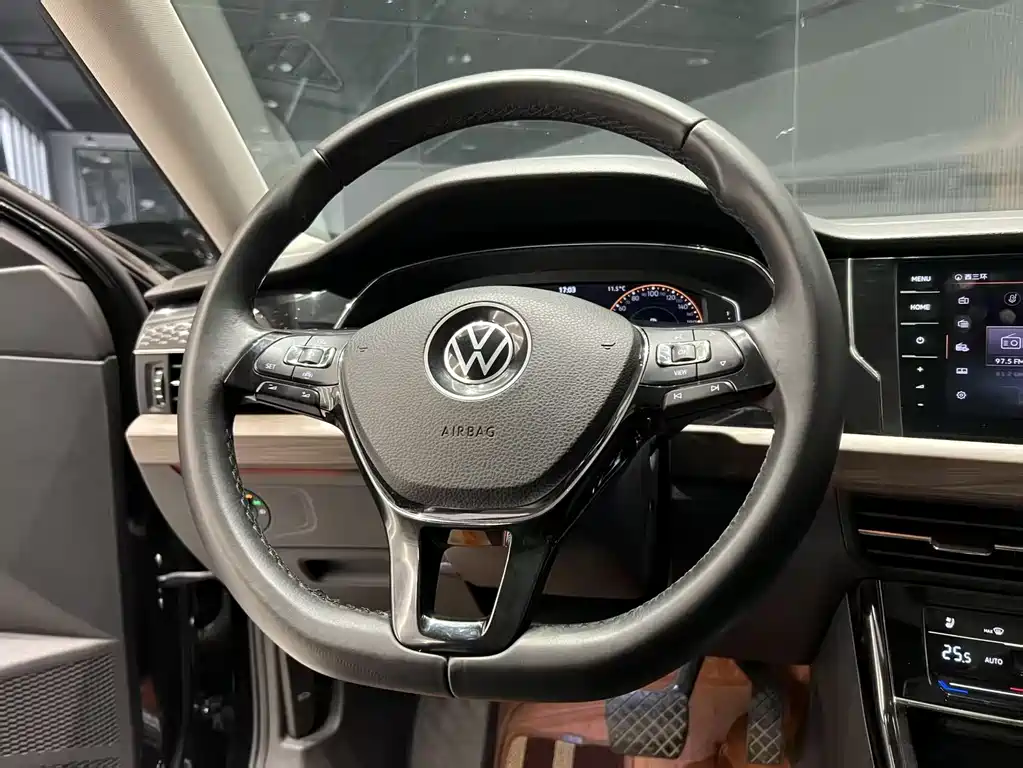 Passat 2021 330TSI Deluxe Edition купить на сайте DeffCars